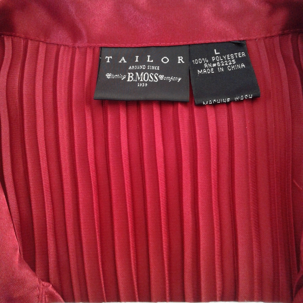 Tailor B. Moss V Neck Red Pleated Button-Down Bell Sleeved Shirt - Picture 3 of 10